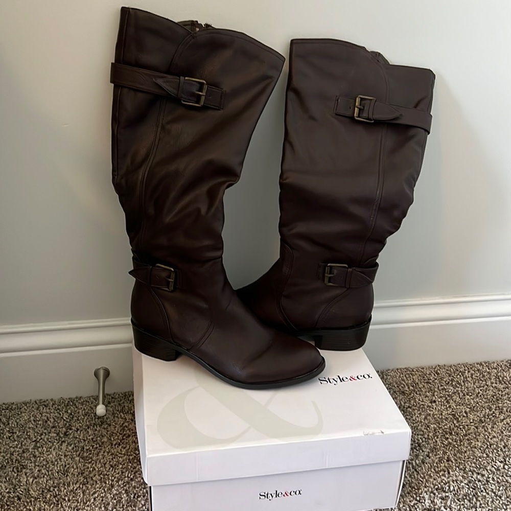 Size 10 WC Chocolate Brown Boots with Buckle Detail.